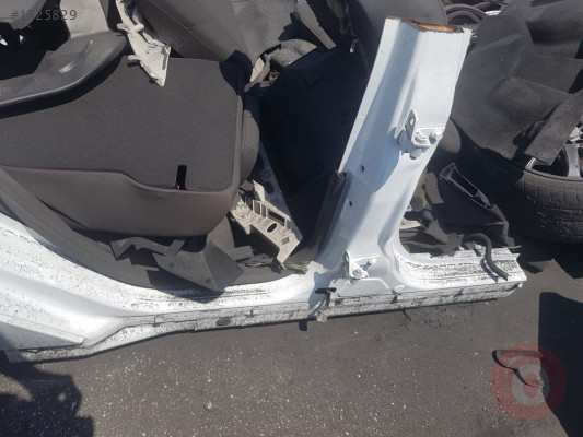 Ford Focus Sağ Arka Kapı Menteşesi Hatasız Orjinal Çıkma