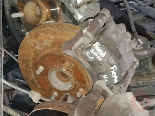 Ford Fiesta sol aks taşıyıcı