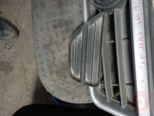 FORD FIESTA SİS KAPAĞI