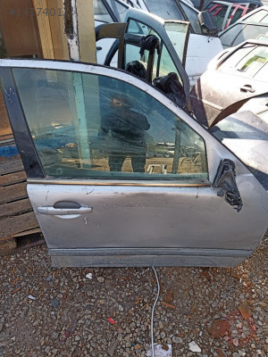ORJİNAL ÇIKMA MERCEDES W210 SAĞ ÖN KAPI