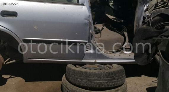 99-2001 çıkma toyota corolla sağ yan panel