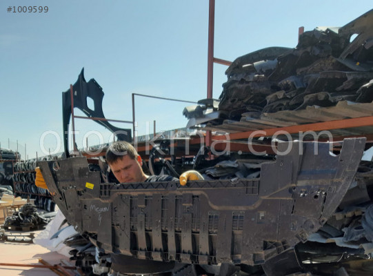 RENAULT MEGANE 4 ÖN TAMPON ALIT  KARLIK
