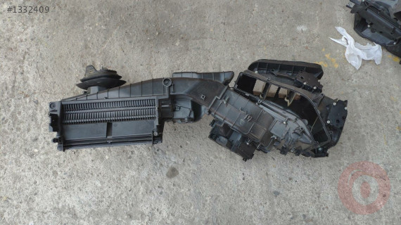 4M2820021A audi a4 a5 sağdan direksiyon kalorifer kazanı