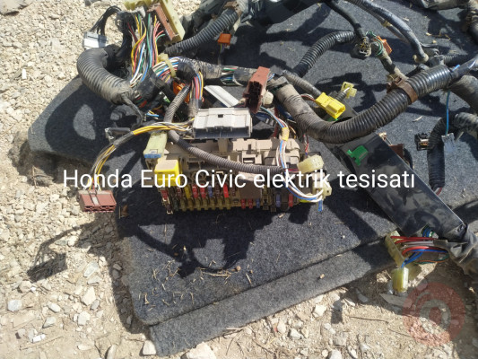 Honda Euro Civic elektrik tesisatı mevcuttur.