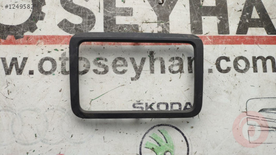 5J0858069A skoda fabia 2011 radyo teyp çerçevesi