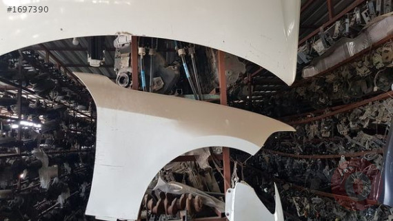 BMW F20 1.16 2017 model sağ çamurluk çıkma
