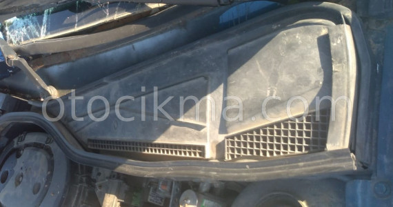 1997 model renault r19 1.4 çıkma cam önü ızgarası