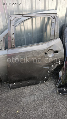 Jeep Renegade çıkma sol arka kapı