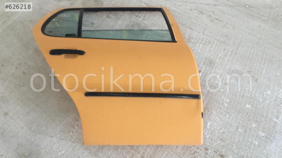 Polo sağ arka kapı