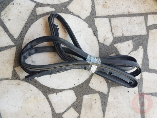 AUDİ A6 KAPI FİTİLİ ARKA SAĞ 4F0833346