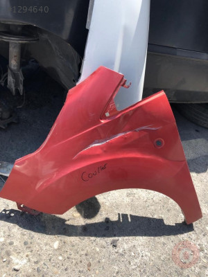 Ford Courier Sol Ön Çamurluk Kırmızı Hatasız Orjinal Çıkma