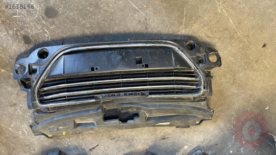 Çıkma hatasız Peugeot 301 ön panjur orjinal