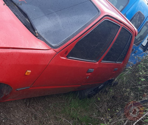peugeot 205 1.4 benzinli çıkma sol takım dolu kapı