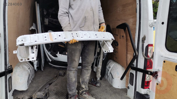 FORD COURİER ÖN TAMPON DEMİRİ ÇIKMA ORİJİNAL 2018-20