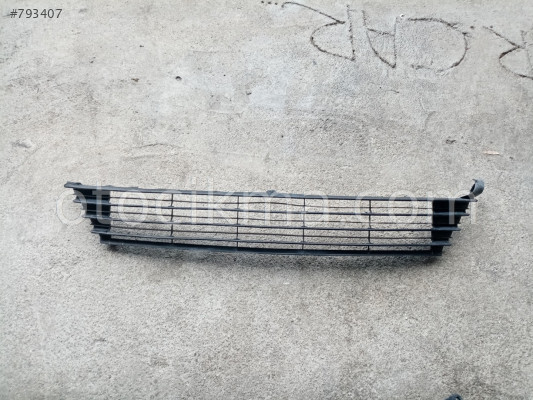 Toyota Corolla Ön Tampon orta ızgara 5311202690