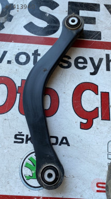 8W0505397E audi a4 sedan 17 sol arka taşıyıcı denge kolu