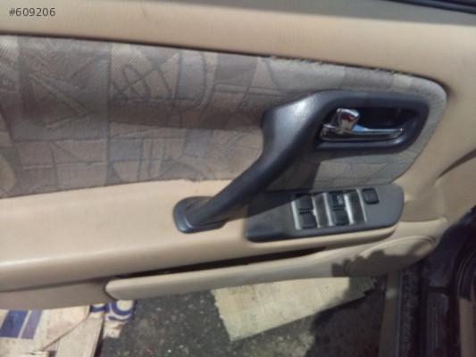 2000 NİSSAN PRİMERA HATASIZ 1.8 İÇ KAPI KOLU.