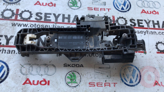 A2047600834 mercedes c180 sağ arka kapı açma kolu braketi