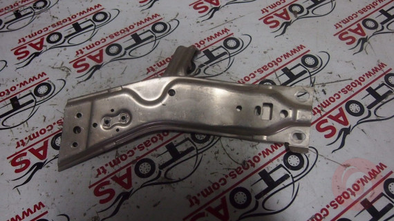 Volkswagen Jetta Ön Göğüs Braketi 1k1858783b