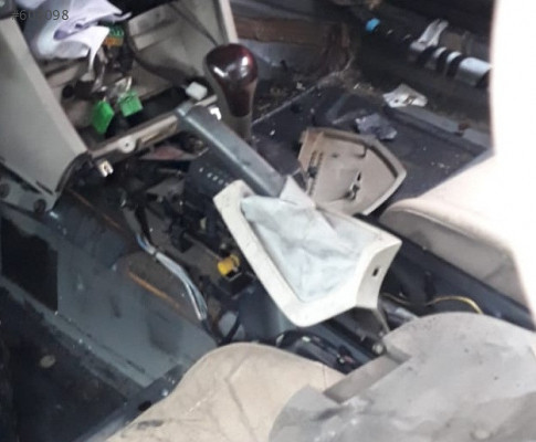 2001 MODEL VOLVO S80 ÇIKMA EL FRENİ KOLU.