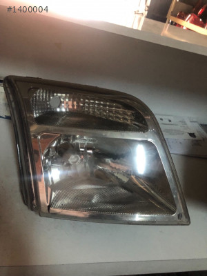 Ford connect sağ far çıkma