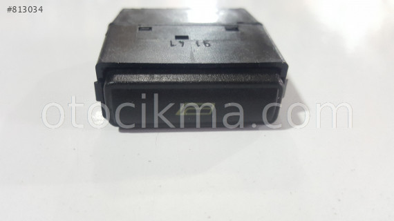 AUDİ A80 ARKA CAM İPTAL DÜGMESİ ORJİNAL 5 PİNLİ