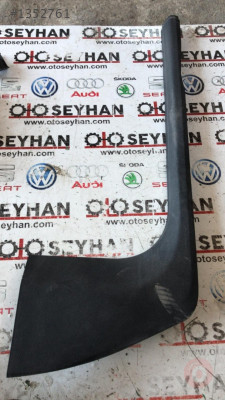 5J7863484 skoda fabia 2011 sağ ön direk alt eşik kaplaması