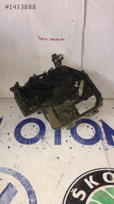 AUDİ A6 HATASIZ ORJİNAL ÇIKMA SİGORTA KUTUSU