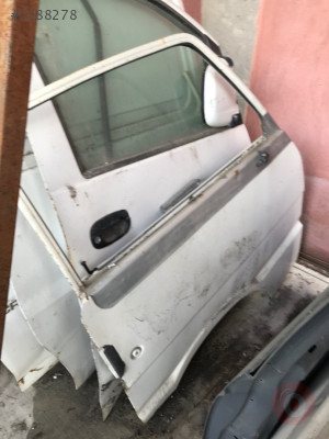 Mazda E2200 sağ kapı