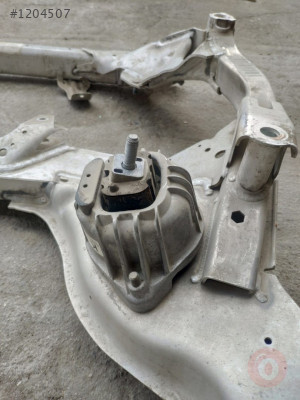 676885203 6768852-03 bmw x1 e84  sağ motor kulağı