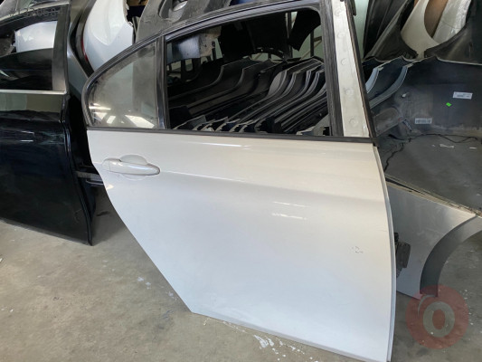 BMW F30 ÇIKMA ORJİNAL SAĞ ARKA  KAPI BEYAZ  HATASIZ
