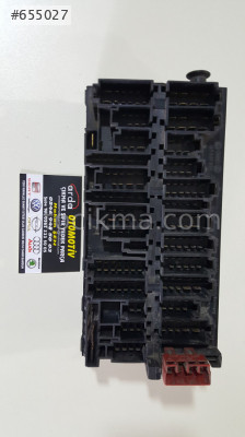 VOLKSWAGEN PASSAT 1993-1996    MOTOR İÇİ  SİGORTA KUTUSU