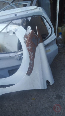 Toyota auris sol camurluk