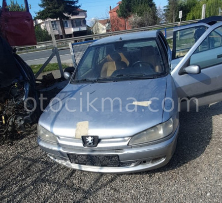 1998 model peugeot 306 1.8 benzinli kesme ön kasa