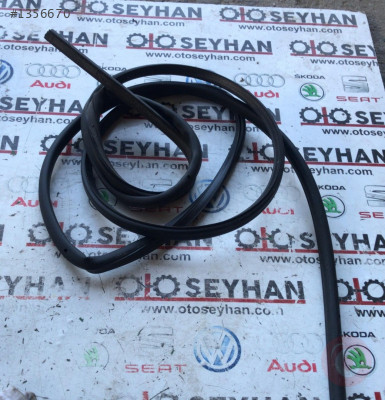 1K4837702B vw golf 5 sağ ön kapı çerçeve toz lastiği