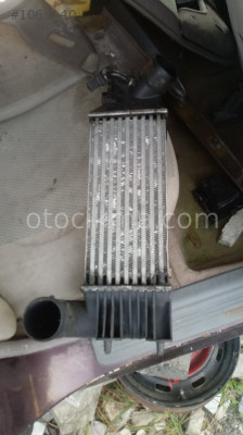 Peugeot 607 2.2 dizel intercool radyatörü
