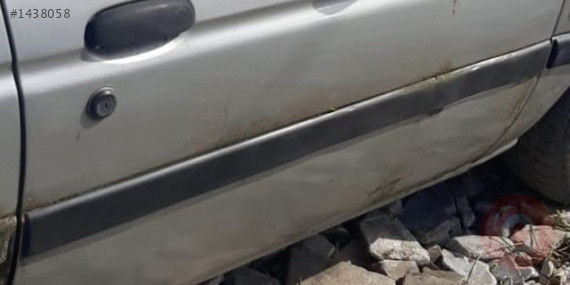 1997 model ford escort çıkma sağ ön kapı bandı