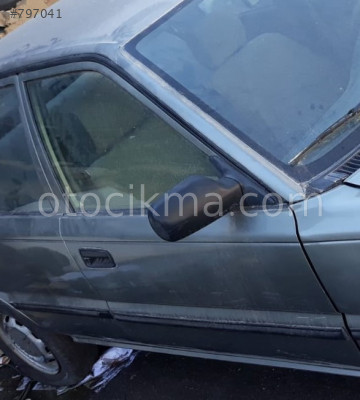 1992 TOYOTA COROLLA ÇIKMA SAĞ ÖN KAPI MEVCUTTUR.