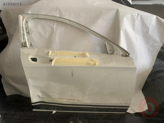 MERCEDES A180 SAĞ ÖN KAPI