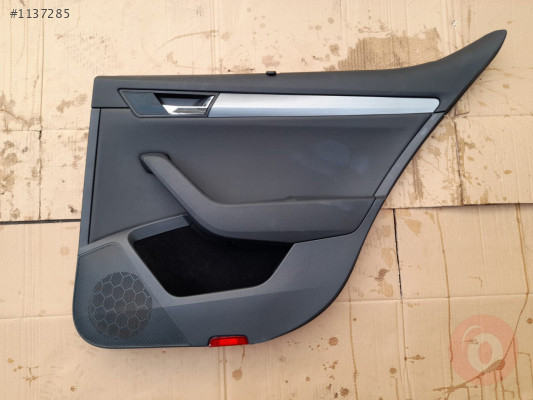 SKODA SUPERB 16-20 KAPI DÖŞEMESİ SAĞ ARKA (SİYAH) 3V5867212A