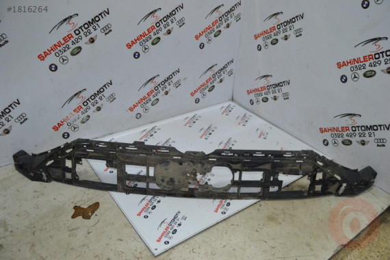 AUDİ A7 ORTA IZGARA 4K8807233A