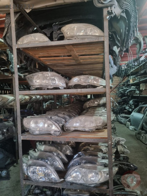 03-08 TOYOTA AVENSİS SOL FAR