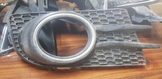 Volkswagen Tiguan sağ sis far kapağı çıkma