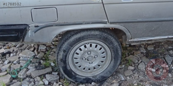 renault r9 broadway 1.4 çıkma sağ arka jant lastik