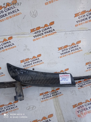 Renault Megane 1 Ön Cam Izgarası 1997-2002