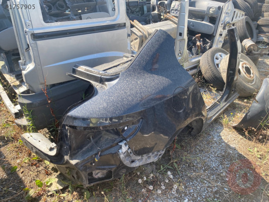 RENAULT FLUENCE SAĞ ARKA ÇAMURLUK