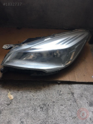 2013_2014 FORD KUGA  SAĞ FAR ÇIKMA PARÇA