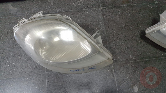 RENAULT TRAFİC SAĞ FAR