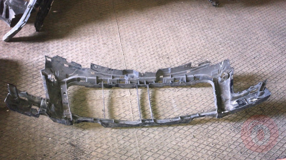 AUDİ A8 ÖN TAMPON ORTA BRAKETİ 2003-2010