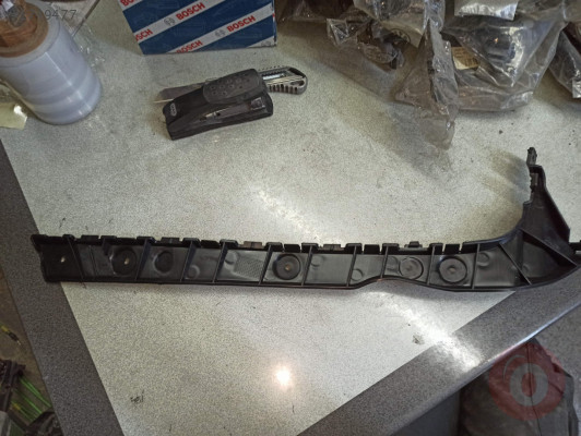 FORD CUSTOM ARKA TAMPON BRAKETİ